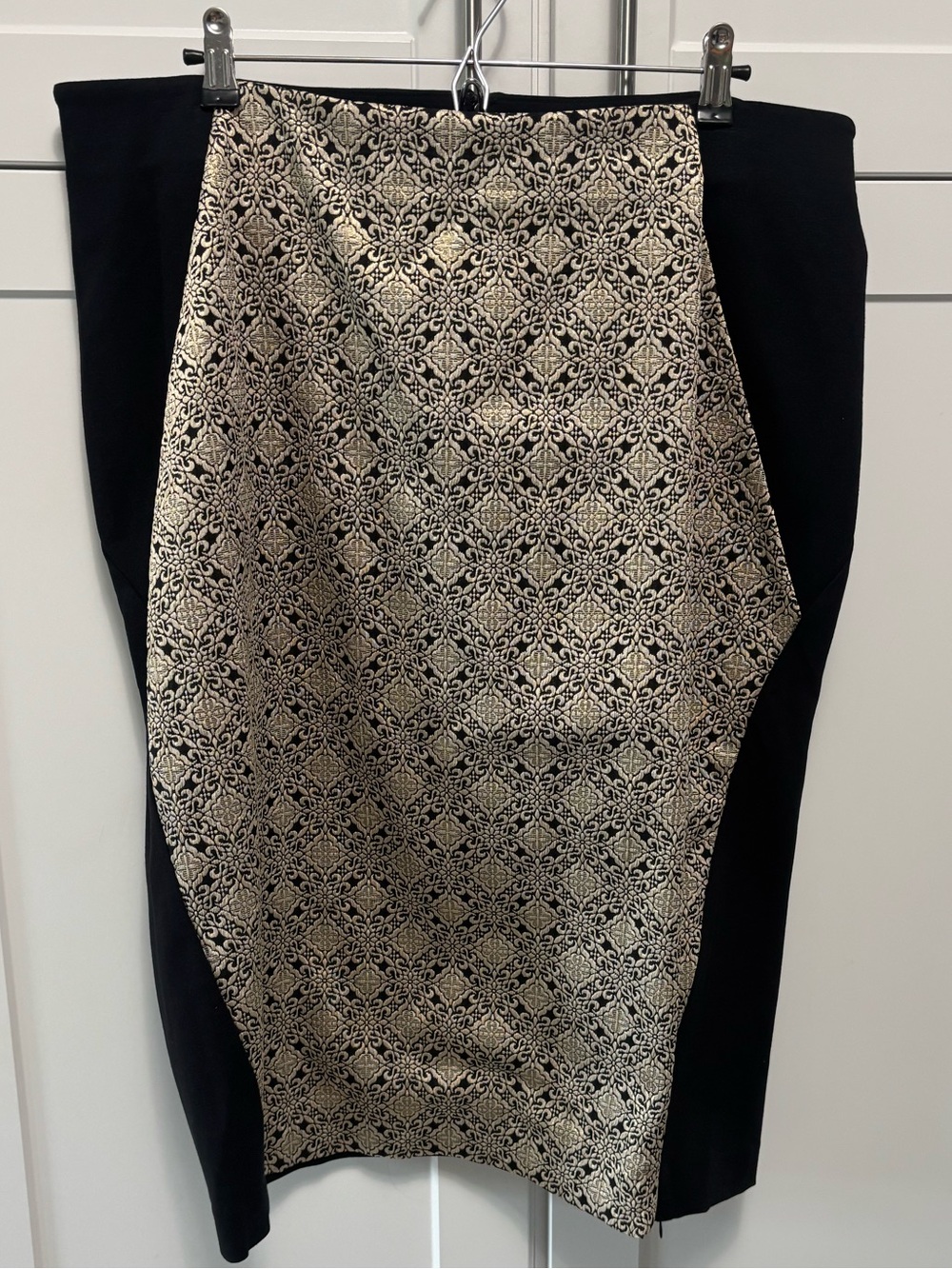 Lane Bryant Black and Gold Patterned Pencil Skirt, Has Stretch, size 18